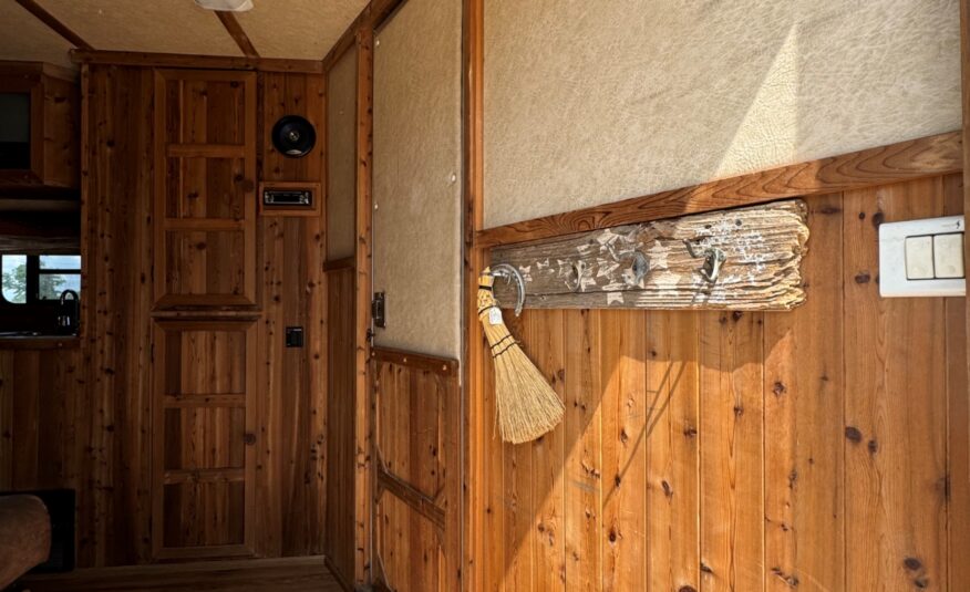 2003 C&C 3 HORSE GOOSENECK WITH 12′ LIVING QUARTERS $32,500