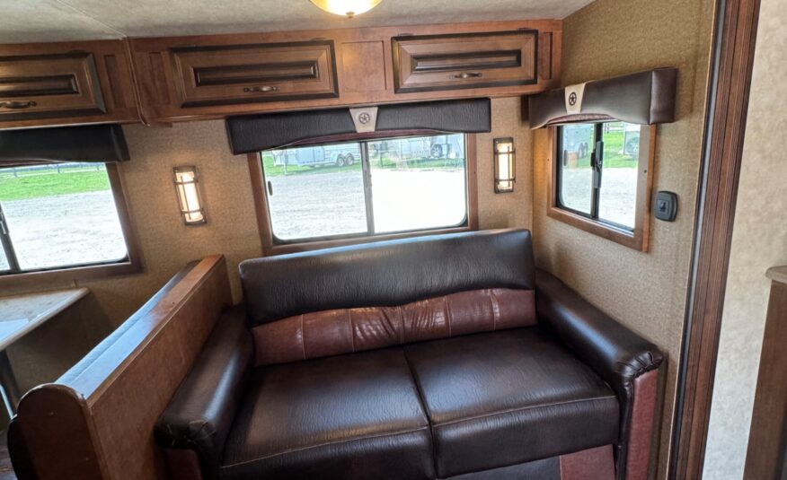 2018 BISON PREMIERE 3 HORSE W/ 19′ LIVING QUARTERS, SLIDE OUT & MORE!! $58,500