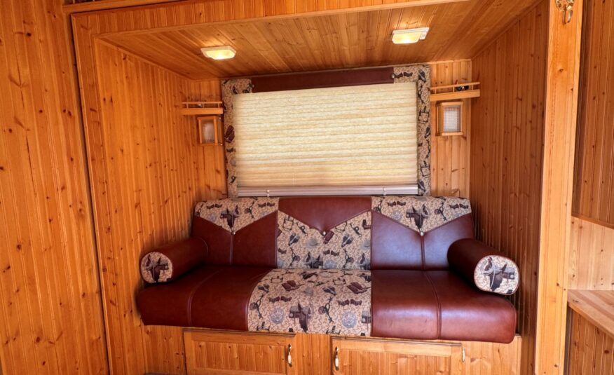 2005 KIEFERBUILT 3 HORSE w/ 12′ LIVING QUARTERS $32,900