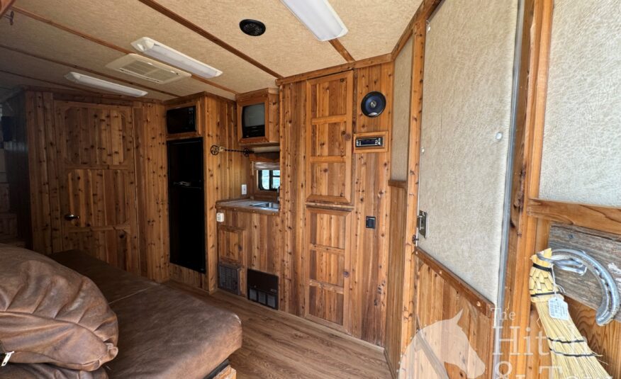 2003 C&C 3 HORSE GOOSENECK WITH 12′ LIVING QUARTERS $32,500