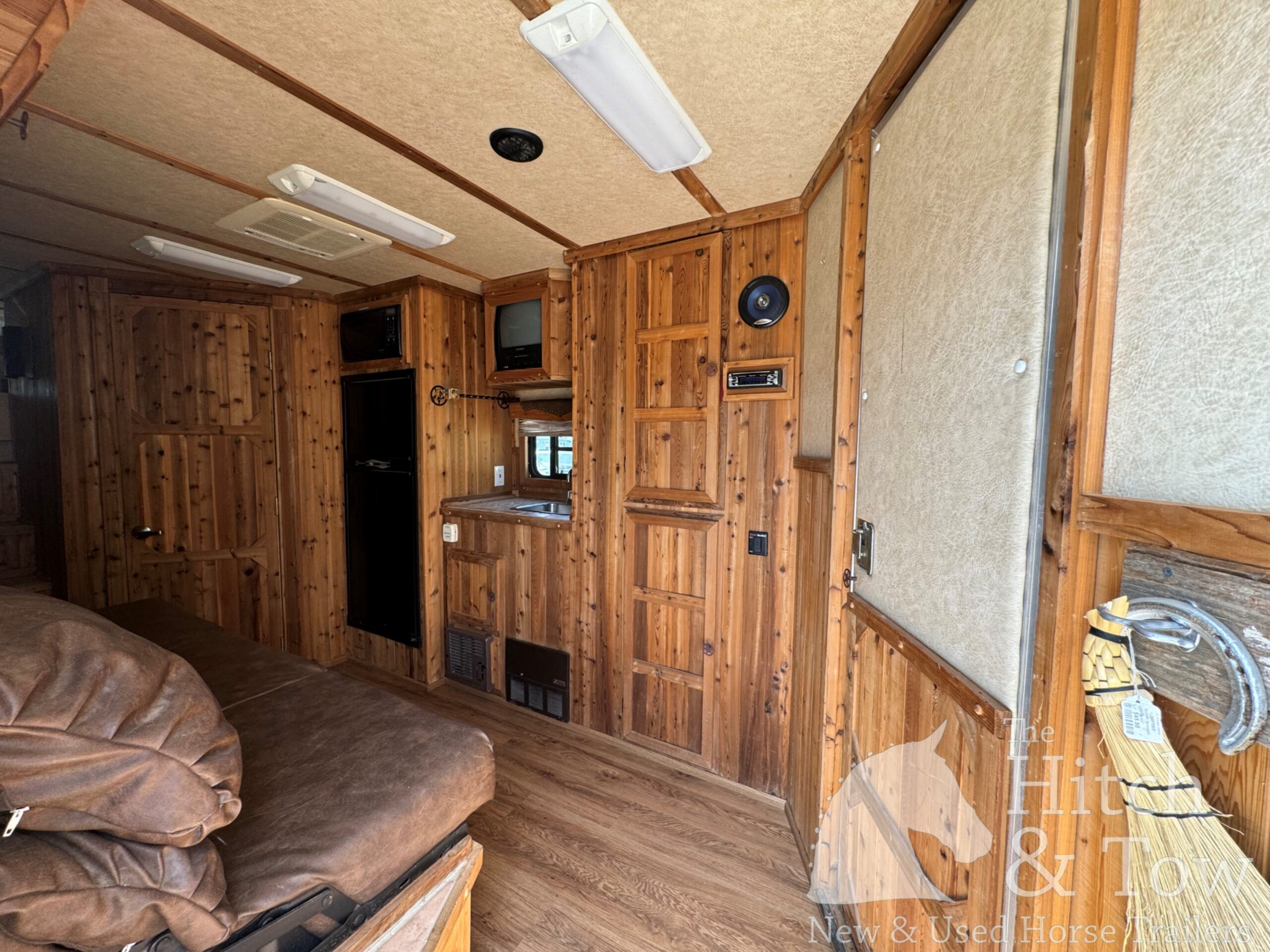 2003 C&C 3 HORSE GOOSENECK WITH 12′ LIVING QUARTERS $29,900