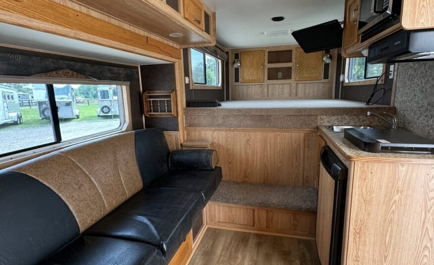 2008 SHADOW 3 HORSE SLANT LOAD LIVING QUARTERS TRAILER W/ UPGRADES! $23,500