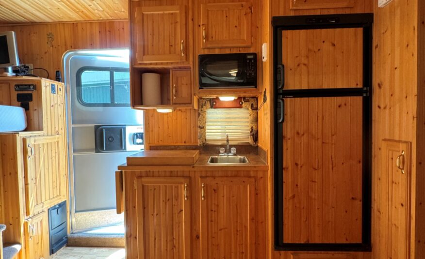 2005 KIEFERBUILT 3 HORSE w/ 12′ LIVING QUARTERS $32,900