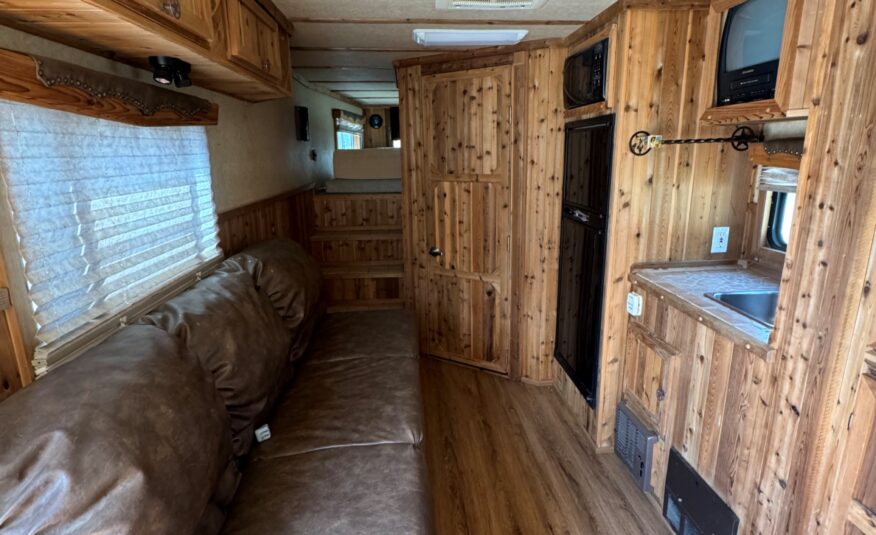 2003 C&C 3 HORSE GOOSENECK WITH 12′ LIVING QUARTERS $32,500
