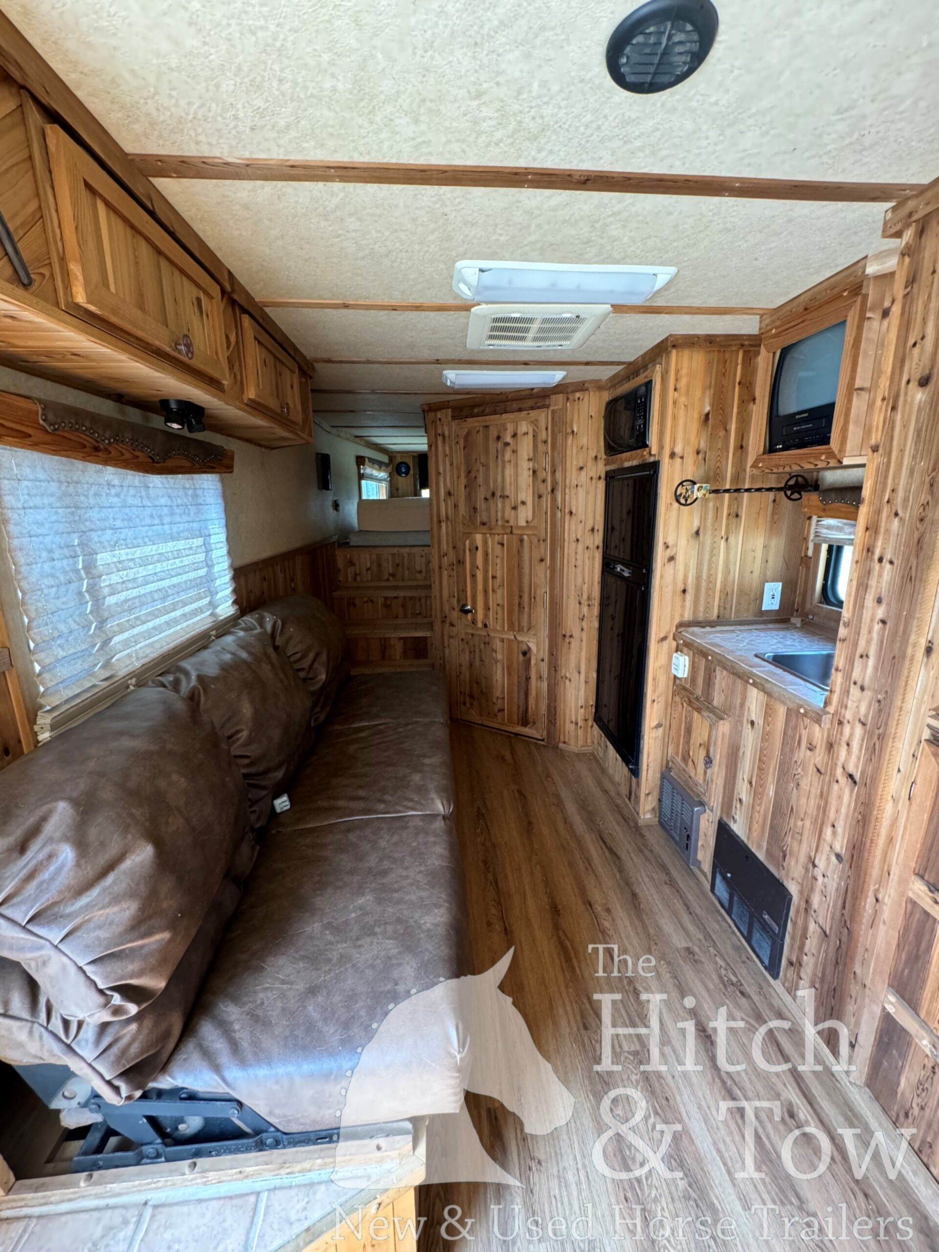 2003 C&C 3 HORSE GOOSENECK WITH 12′ LIVING QUARTERS $29,900