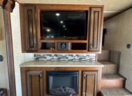 2018 BISON PREMIERE 3 HORSE W/ 19′ LIVING QUARTERS, SLIDE OUT & MORE!! $58,500
