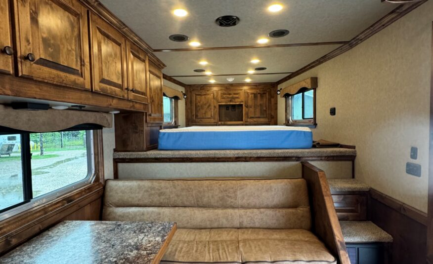 2024 ELITE 4 HORSE W/ 12’8″ OUTBACK LIVING QUARTERS, TONS OF UPGRADES, & TONS OF STORAGE!! $131,900