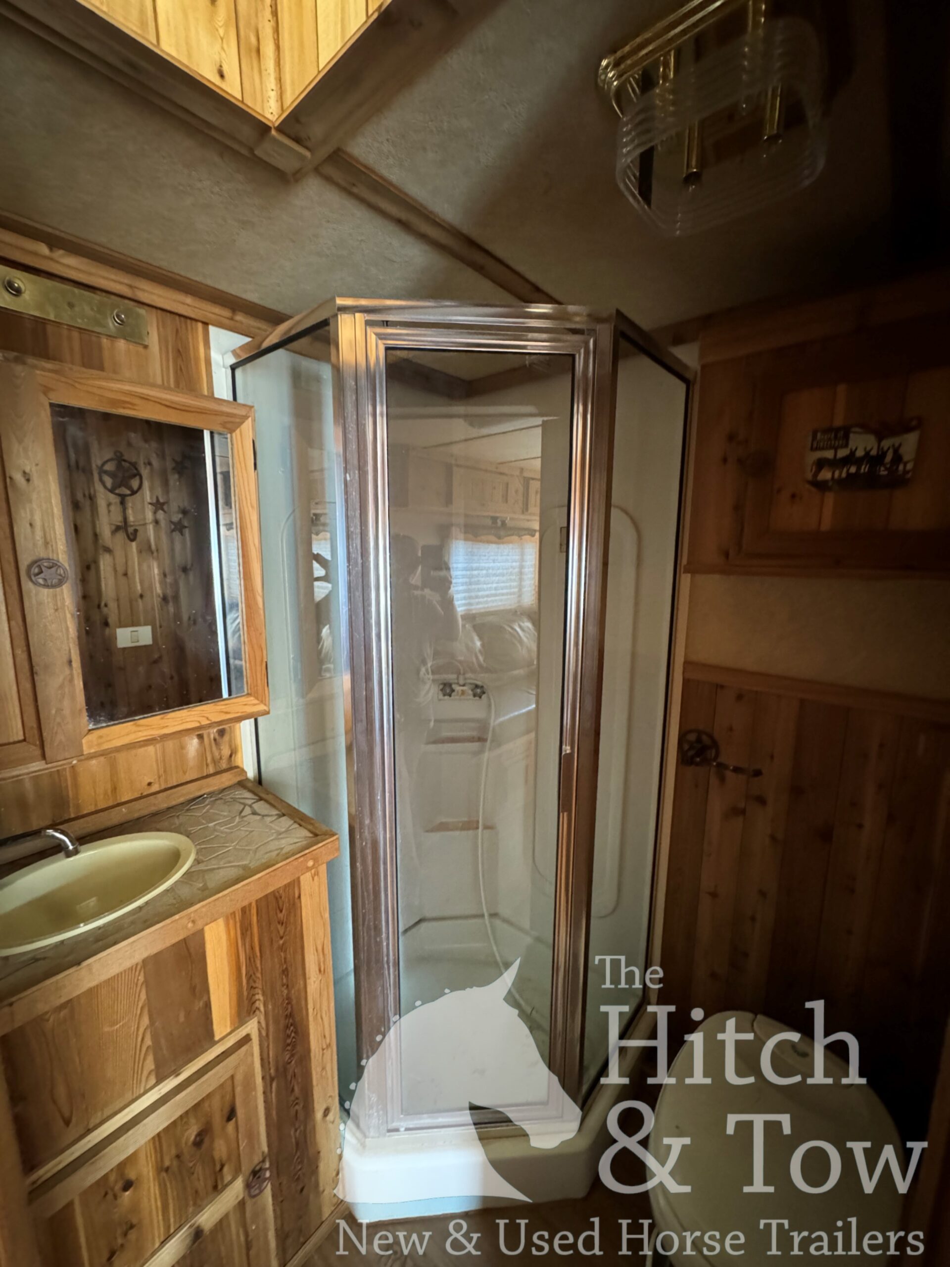 2003 C&C 3 HORSE GOOSENECK WITH 12′ LIVING QUARTERS $29,900