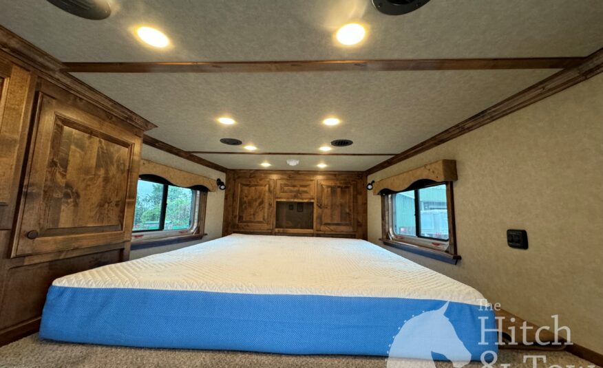2024 ELITE 4 HORSE W/ 12’8″ OUTBACK LIVING QUARTERS, TONS OF UPGRADES, & TONS OF STORAGE!! $131,900