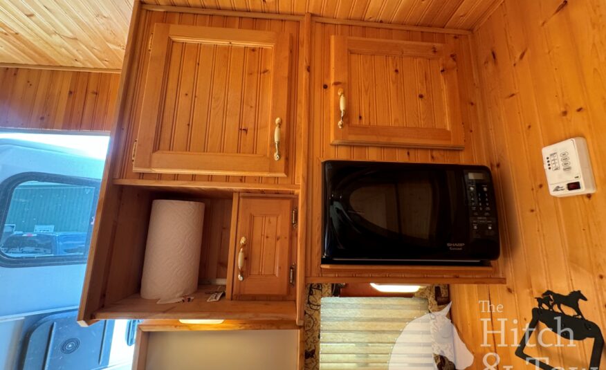 2005 KIEFERBUILT 3 HORSE w/ 12′ LIVING QUARTERS $32,900