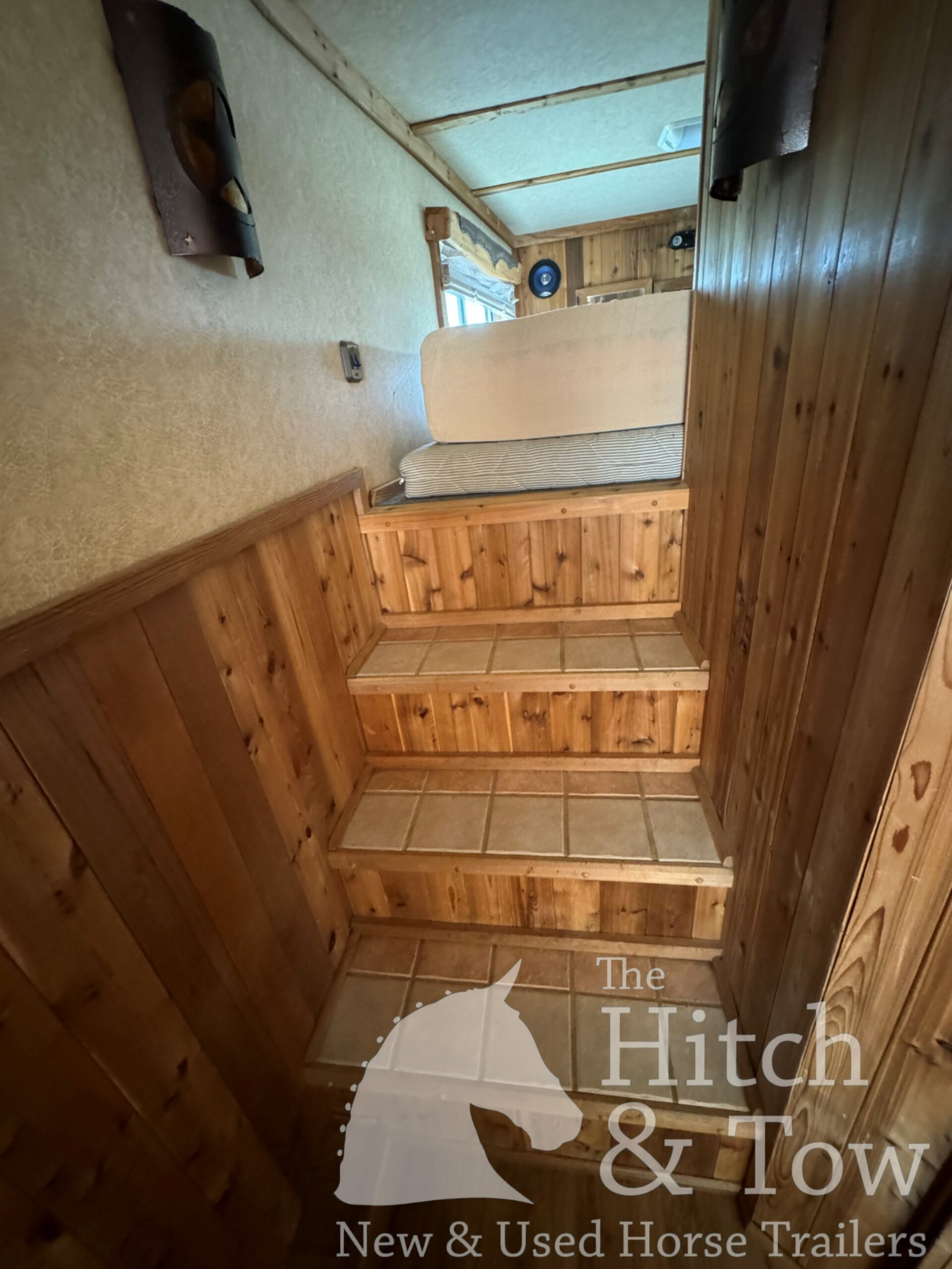 2003 C&C 3 HORSE GOOSENECK WITH 12′ LIVING QUARTERS $29,900