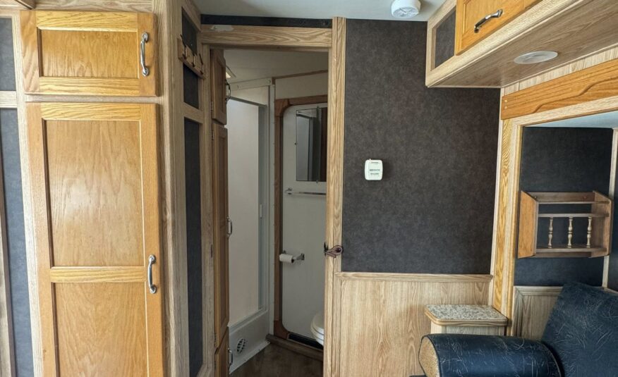 2008 SHADOW 3 HORSE SLANT LOAD LIVING QUARTERS TRAILER W/ UPGRADES! $23,500