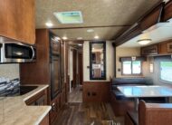 2018 BISON PREMIERE 3 HORSE W/ 19′ LIVING QUARTERS, SLIDE OUT & MORE!! $58,500