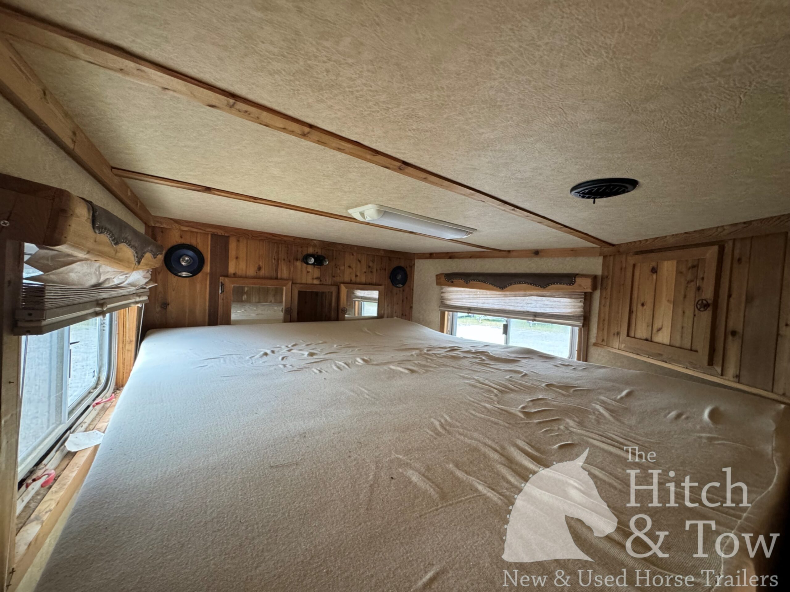 2003 C&C 3 HORSE GOOSENECK WITH 12′ LIVING QUARTERS $29,900
