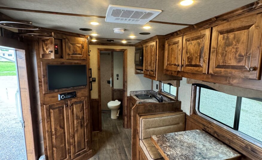 2024 ELITE 4 HORSE W/ 12’8″ OUTBACK LIVING QUARTERS, TONS OF UPGRADES, & TONS OF STORAGE!! $131,900