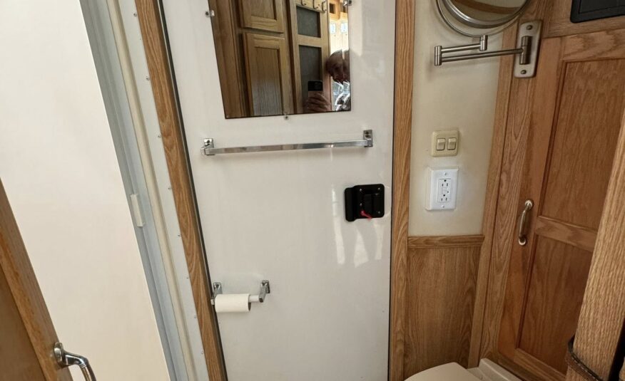 2008 SHADOW 3 HORSE SLANT LOAD LIVING QUARTERS TRAILER W/ UPGRADES! $23,500