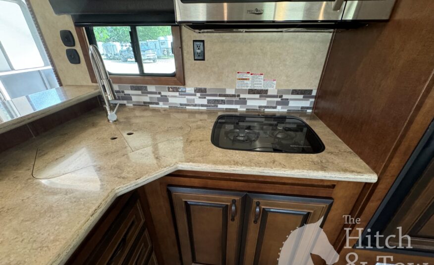 2018 BISON PREMIERE 3 HORSE W/ 19′ LIVING QUARTERS, SLIDE OUT & MORE!! $58,500