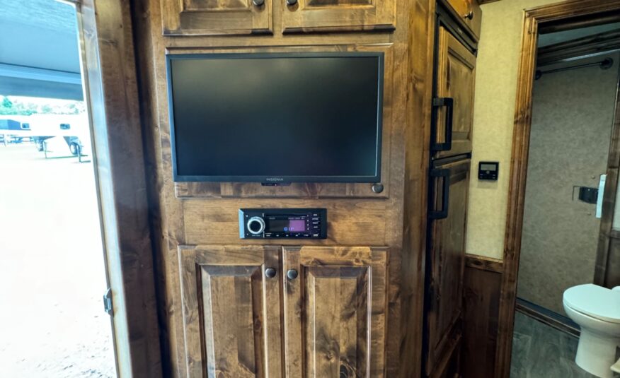 2024 ELITE 4 HORSE W/ 12’8″ OUTBACK LIVING QUARTERS, TONS OF UPGRADES, & TONS OF STORAGE!! $131,900