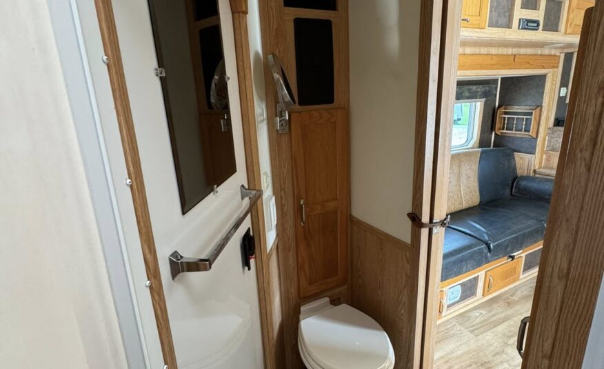 2008 SHADOW 3 HORSE SLANT LOAD LIVING QUARTERS TRAILER W/ UPGRADES! $23,500