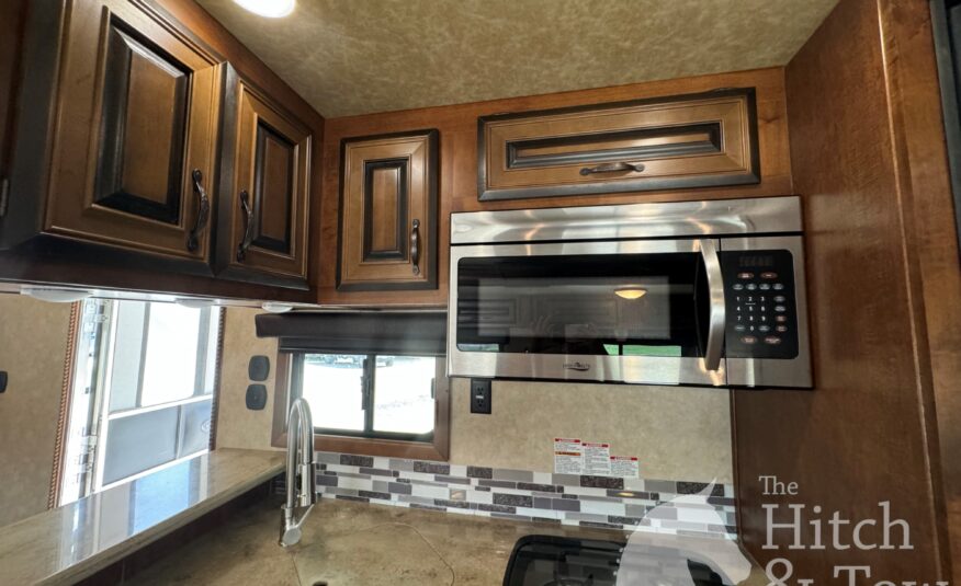 2018 BISON PREMIERE 3 HORSE W/ 19′ LIVING QUARTERS, SLIDE OUT & MORE!! $58,500