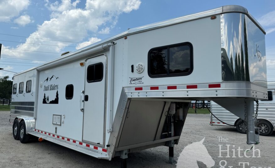 2005 KIEFERBUILT 3 HORSE w/ 12′ LIVING QUARTERS $32,900