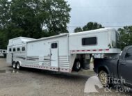 2024 ELITE 4 HORSE W/ 12’8″ OUTBACK LIVING QUARTERS, TONS OF UPGRADES, & TONS OF STORAGE!! $131,900