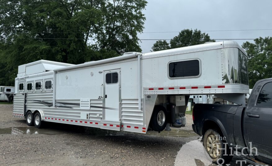 2024 ELITE 4 HORSE W/ 12’8″ OUTBACK LIVING QUARTERS, TONS OF UPGRADES, & TONS OF STORAGE!! $131,900