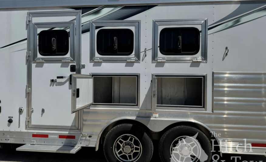 2021 LAKOTA CHARGER EDITION 3 HORSE GOOSENECK WITH 11′ LQ& SLIDE OUT! $69,900