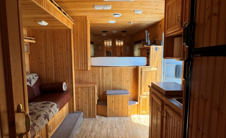 2005 KIEFERBUILT 3 HORSE w/ 12′ LIVING QUARTERS $32,900