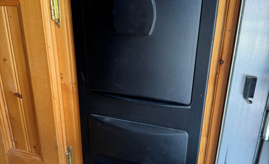 2005 KIEFERBUILT 3 HORSE w/ 12′ LIVING QUARTERS $32,900