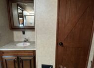 2018 BISON PREMIERE 3 HORSE W/ 19′ LIVING QUARTERS, SLIDE OUT & MORE!! $58,500