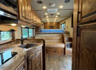2024 ELITE 4 HORSE W/ 12’8″ OUTBACK LIVING QUARTERS, TONS OF UPGRADES, & TONS OF STORAGE!! $131,900
