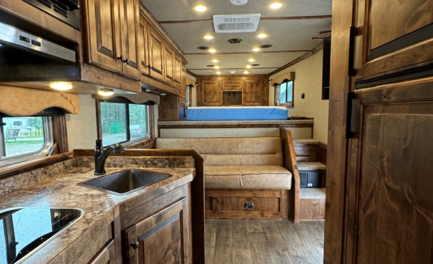 2024 ELITE 4 HORSE W/ 12’8″ OUTBACK LIVING QUARTERS, TONS OF UPGRADES, & TONS OF STORAGE!! $131,900