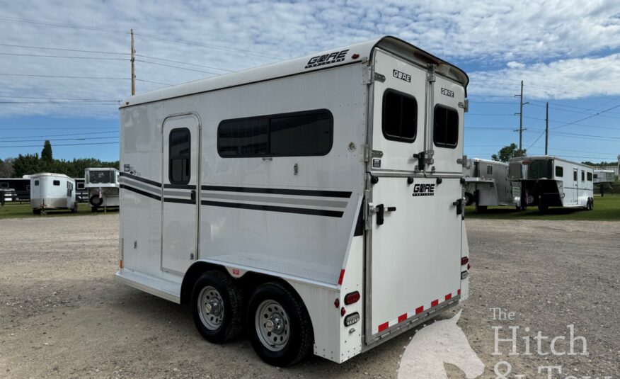 LIKE NEW 2022 GORE 2 HORSE WITH DRESSING ROOM!! $19,950