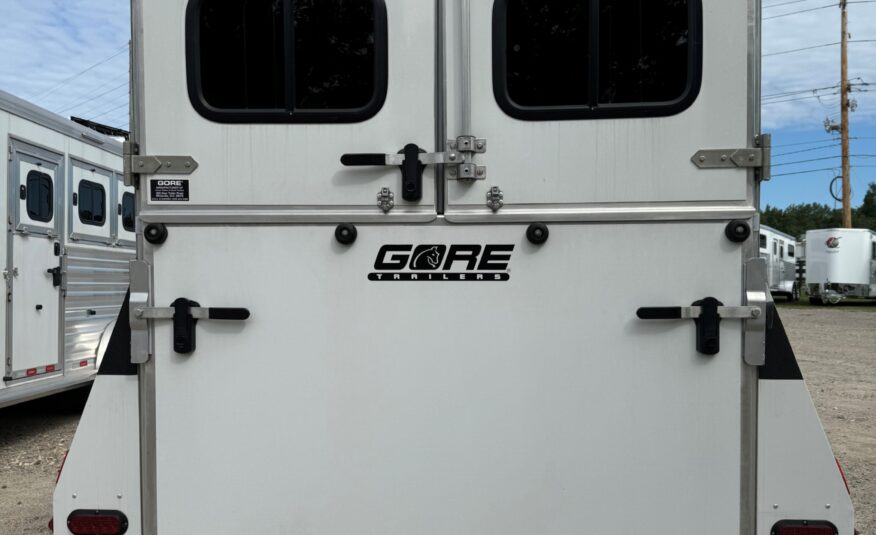 LIKE NEW 2022 GORE 2 HORSE WITH DRESSING ROOM!! $19,950