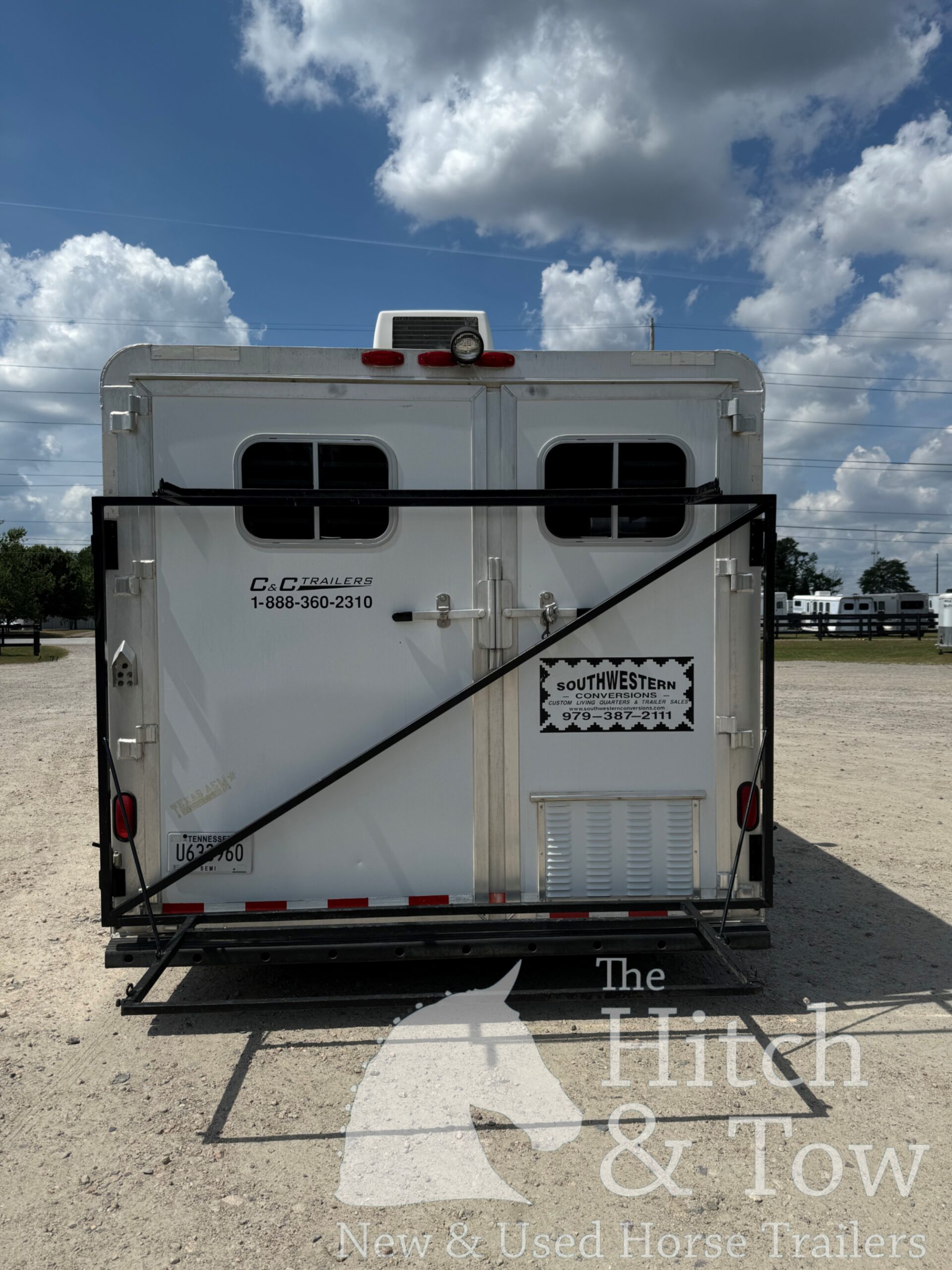 2003 C&C 3 HORSE GOOSENECK WITH 12′ LIVING QUARTERS $29,900