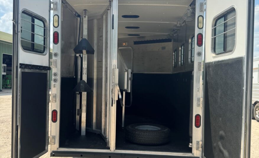 2005 KIEFERBUILT 3 HORSE w/ 12′ LIVING QUARTERS $32,900