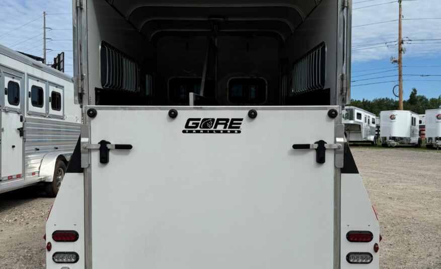 LIKE NEW 2022 GORE 2 HORSE WITH DRESSING ROOM!! $19,950