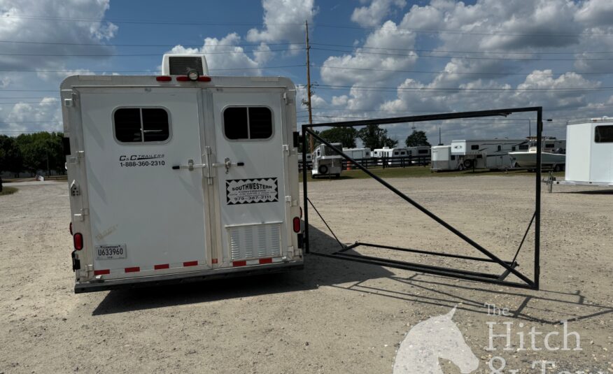2003 C&C 3 HORSE GOOSENECK WITH 12′ LIVING QUARTERS $32,500