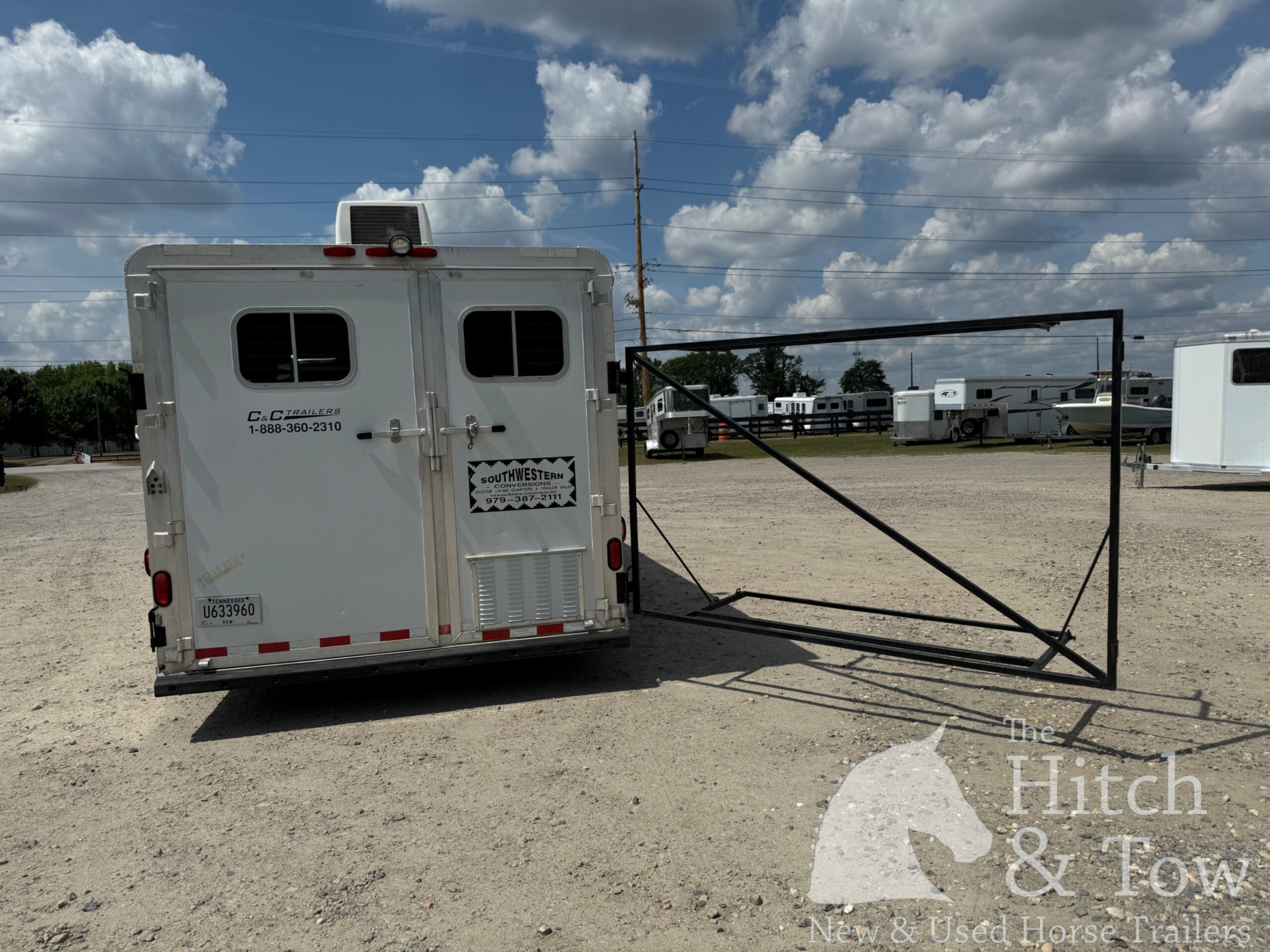 2003 C&C 3 HORSE GOOSENECK WITH 12′ LIVING QUARTERS $29,900