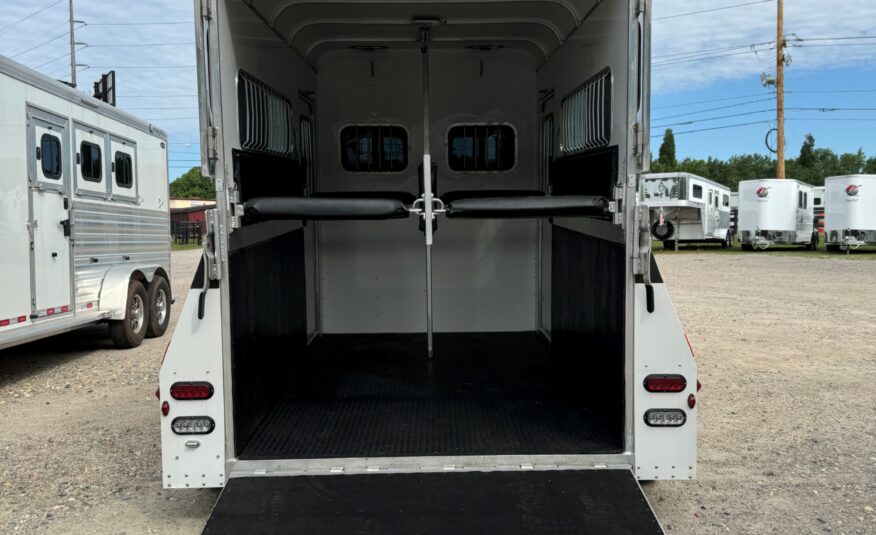 LIKE NEW 2022 GORE 2 HORSE WITH DRESSING ROOM!! $19,950