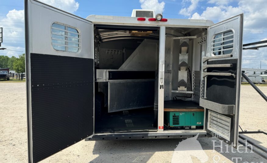 2003 C&C 3 HORSE GOOSENECK WITH 12′ LIVING QUARTERS $32,500