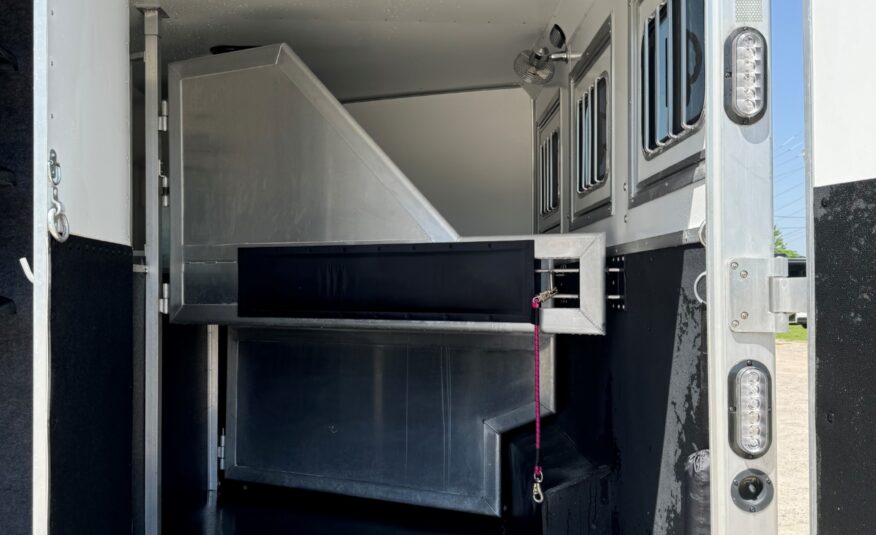 2021 LAKOTA CHARGER EDITION 3 HORSE GOOSENECK WITH 11′ LQ& SLIDE OUT! $69,900