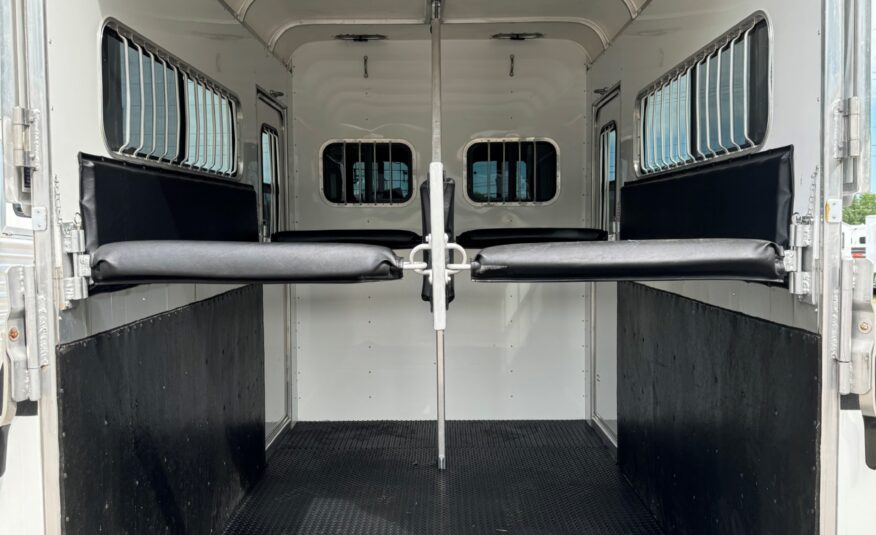 LIKE NEW 2022 GORE 2 HORSE WITH DRESSING ROOM!! $19,950