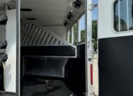 2018 BISON PREMIERE 3 HORSE W/ 19′ LIVING QUARTERS, SLIDE OUT & MORE!! $58,500