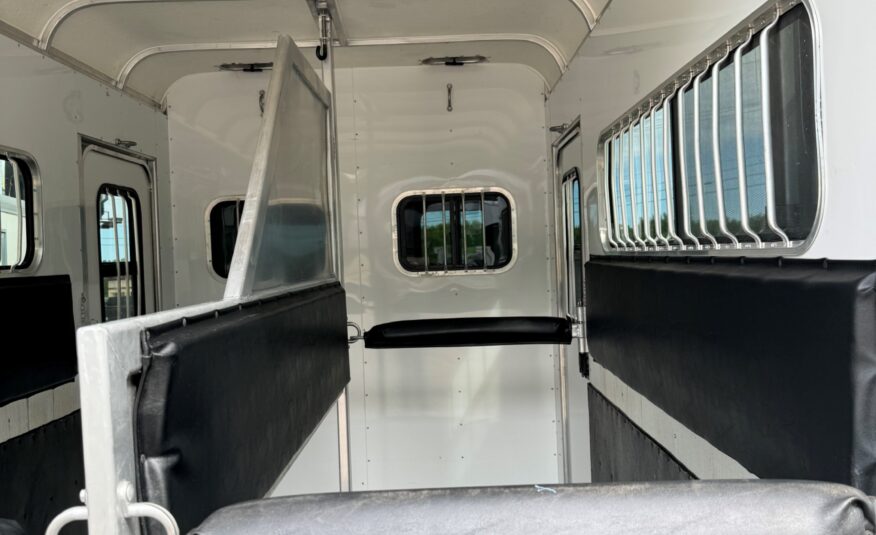 LIKE NEW 2022 GORE 2 HORSE WITH DRESSING ROOM!! $19,950