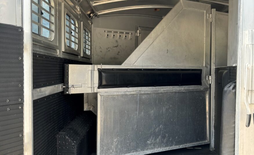 2003 C&C 3 HORSE GOOSENECK WITH 12′ LIVING QUARTERS $32,500