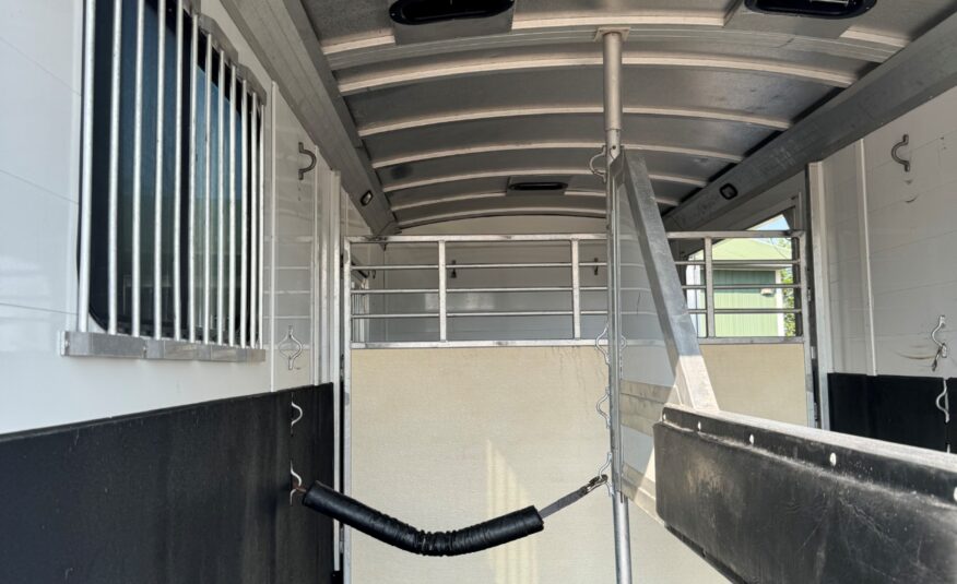 2004 JAMCO 2+1 GOOSENECK TRAILER $33,900