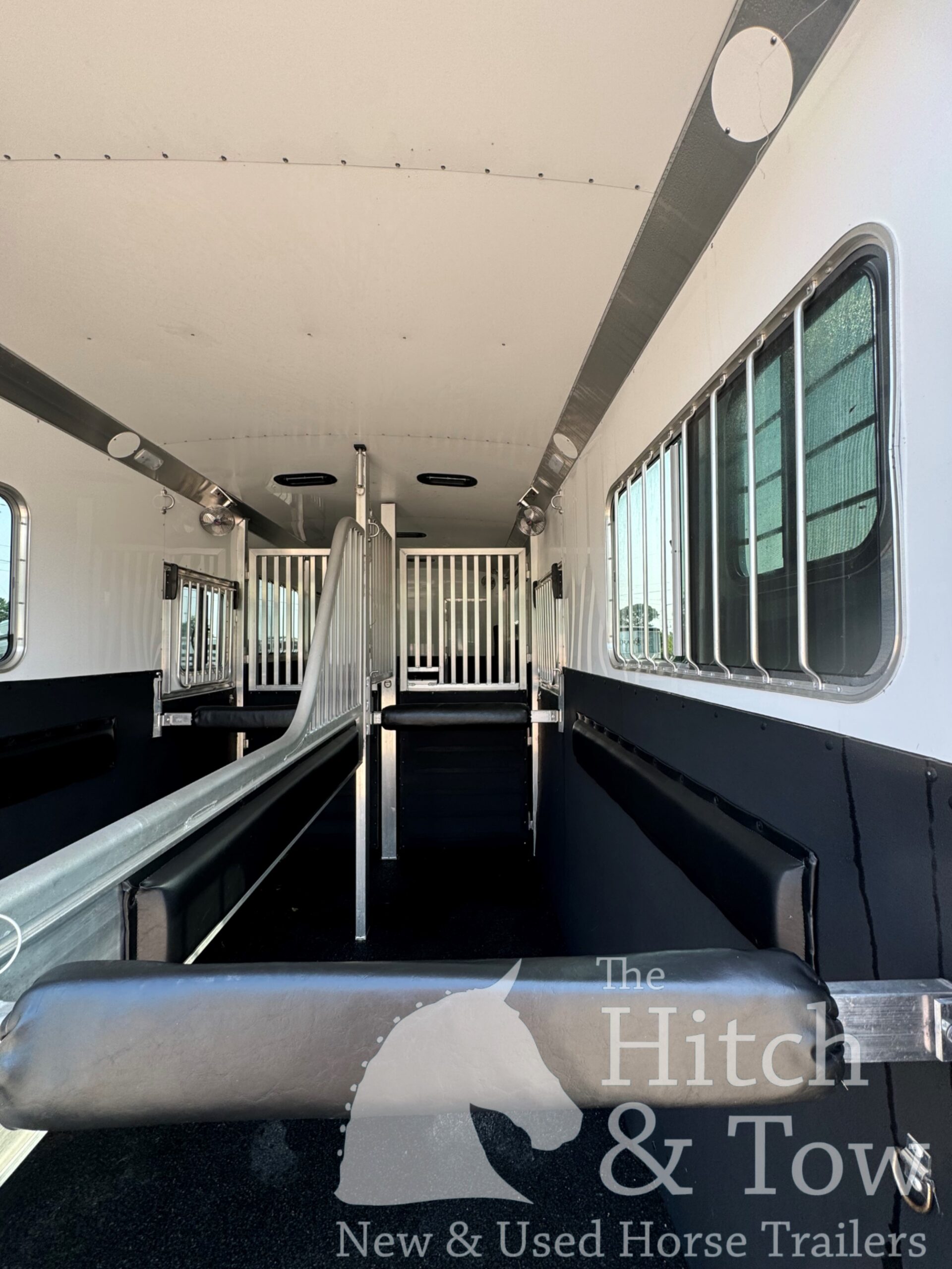 2022 4 STAR 2+1 W/ WERM, 10′ BOX STALL, 5′ DRESSING ROOM & MORE!! $67,500