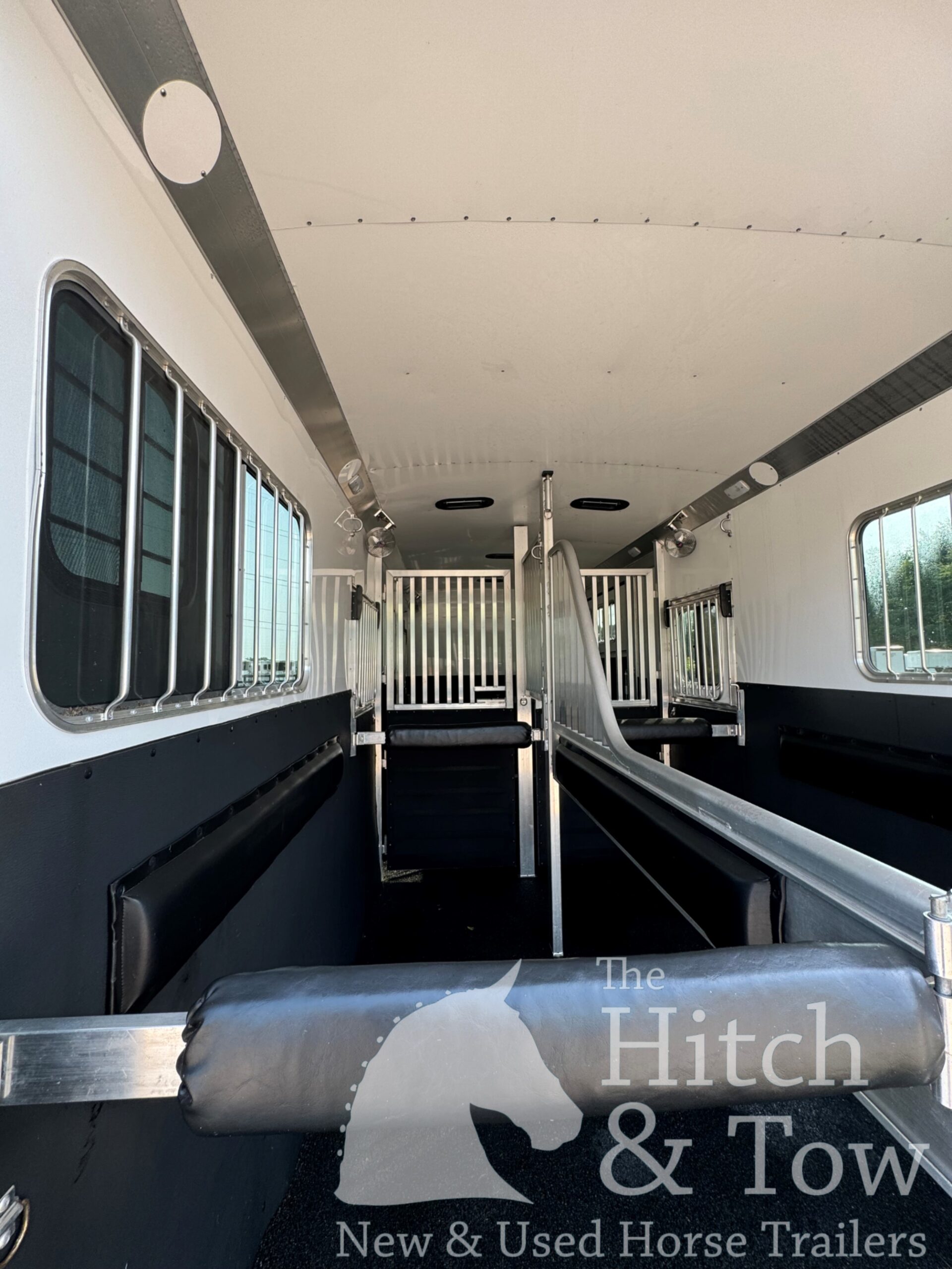 2022 4 STAR 2+1 W/ WERM, 10′ BOX STALL, 5′ DRESSING ROOM & MORE!! $67,500